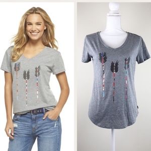 Tom’s  Arrow Graphic Tee T-Shirt Size M